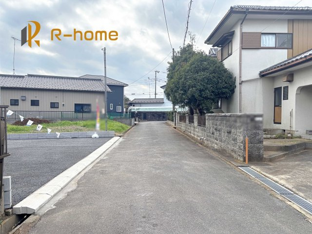 かすみがうら市宍倉第8　新築戸建て　1号棟の前面道路含む現地写真|堂々！建物完成♪実際のお部屋をご見学可能です♪
ご見学が一番の資料！お気軽にお問い合わせ下さい♪