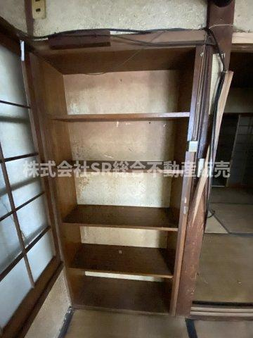 新池島町1丁目中古戸建の収納|本棚としても使えます。