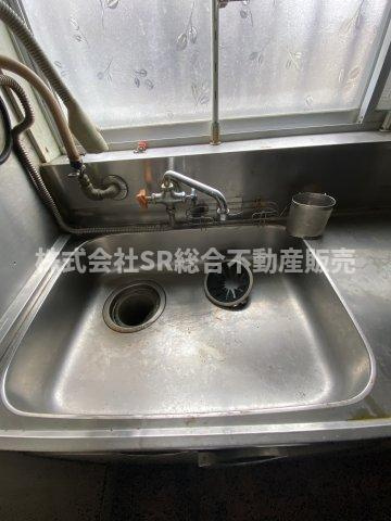 新池島町1丁目中古戸建のキッチン|洗い物をするのに十分なスペースのシンクです。
