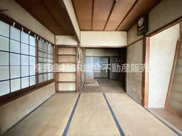 新池島町1丁目中古戸建の居間・リビング|和室から洋室にすることも可能です！一つの部屋にすれば広々お使いいただけます♪