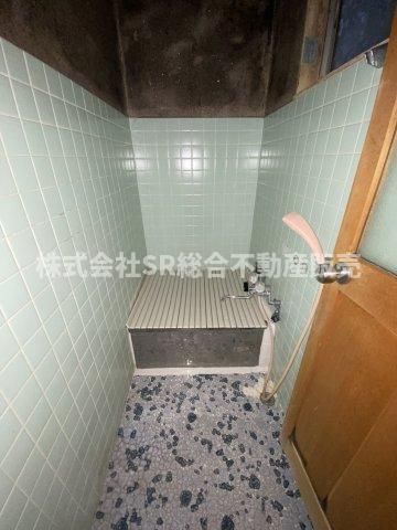 新池島町1丁目中古戸建の浴室|お風呂には窓もあり、換気がバッチリとできます☆