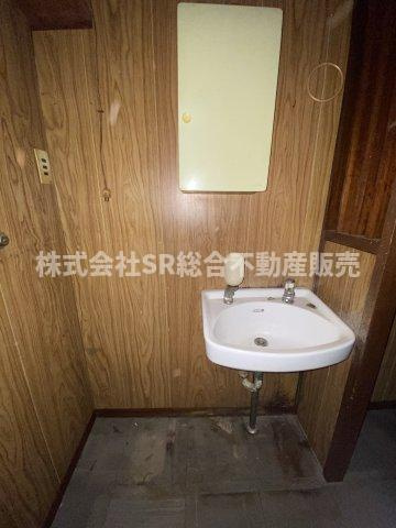 新池島町1丁目中古戸建の洗面所|忙しい朝には欠かせない洗面所です