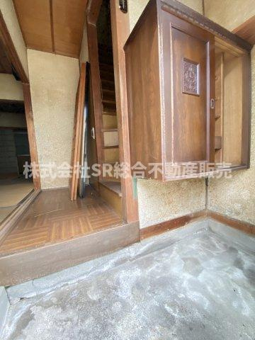 新池島町1丁目中古戸建の玄関|玄関ドアは高齢者の方、お子様にも使いやすい引き戸です♪