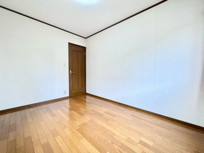 【洋室】 | 宇治市宇治野神　中古戸建 | 理想のお部屋にリフォームしたい、とにかく安く綺麗にしたい、リフォーム費用を住宅ローンで借りたい等お客様のご要望に合わせたご提案をさせて頂きます。お気軽にご相談下さい！