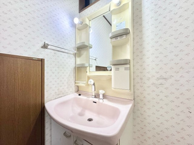 【独立洗面台】 | 宇治市宇治野神　中古戸建 | 水回りのリフォームはご相談下さい（＾◇＾）お客様のご要望やご予算にあわせた提案をさせて頂きます。ご相談はもちろん無料ですのでお気軽にお問合せ下さい♪