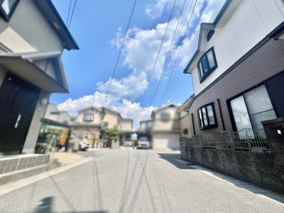 【前面道路含む現地写真】 | 宇治市宇治野神　中古戸建 | 〈こちらの物件〉に興味がある方はお気軽にお問い合わせ下さい！月々のお支払い希望額からお客様が購入可能な物件の価格をシミュレーション致します(*´▽｀*)