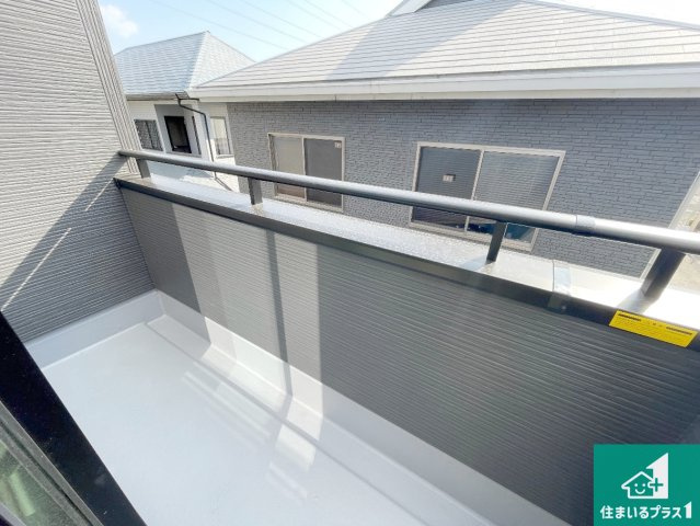 伊丹市西野　第7期　新築一戸建てのバルコニー|ワイドバルコニーは洗濯物を干すスペースが広いのでご家族が多くても安心！