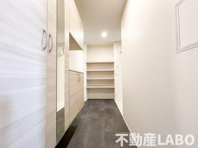 スペチアーレ平野西の玄関