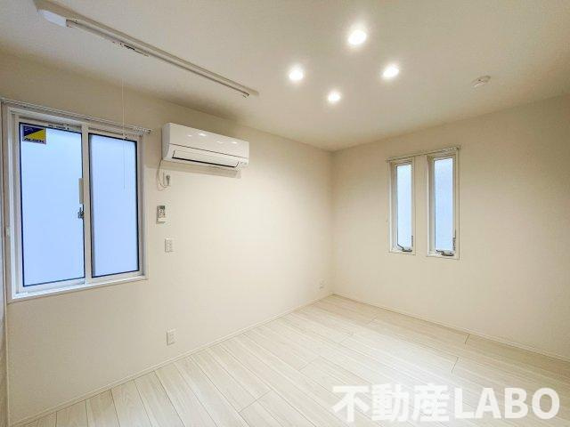 スペチアーレ平野西の洋室