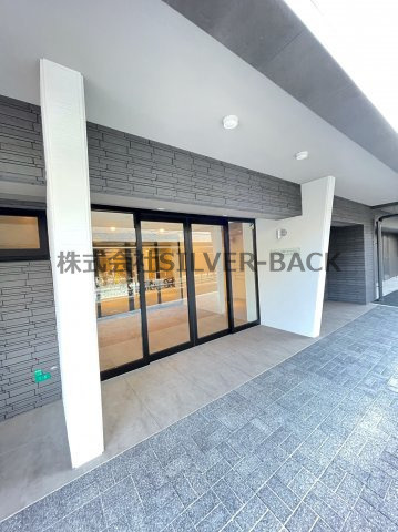 フォーリアライズ大阪ウエストベイのエントランス