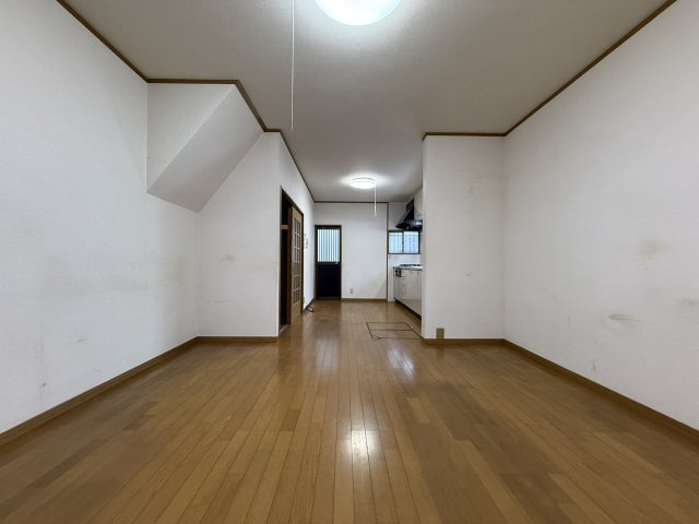 玉井町貸家の居間・リビング