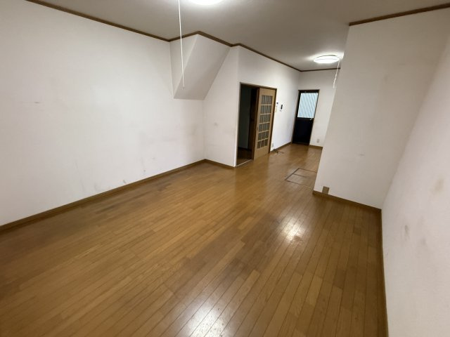 玉井町貸家の居間・リビング