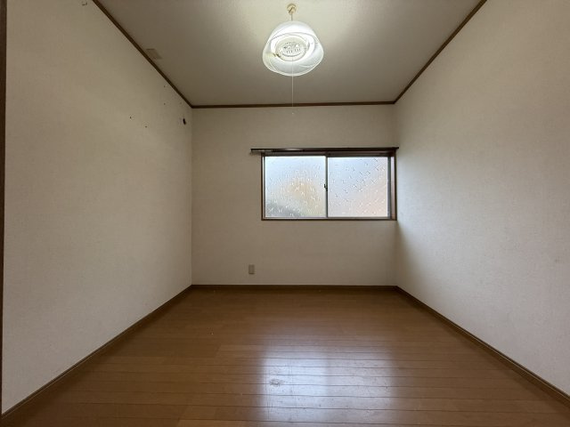 玉井町貸家の洋室