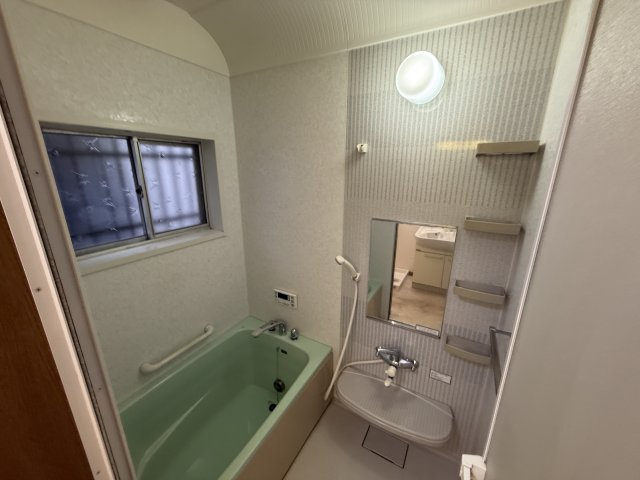 玉井町貸家の浴室