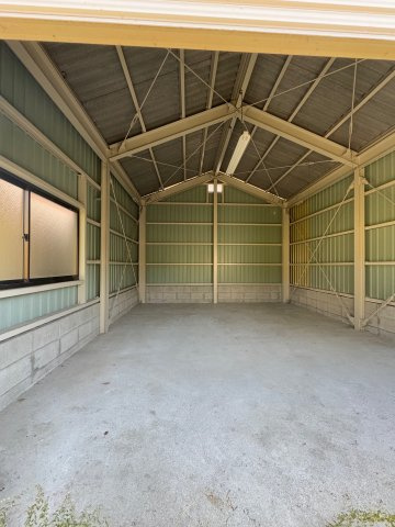 天理市長柄町　中古戸建の外観|シャッター内♪