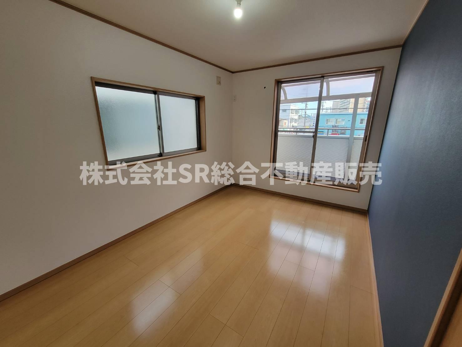 御厨東1丁目中古戸建の洋室|個人の部屋や寝室として使える洋室です