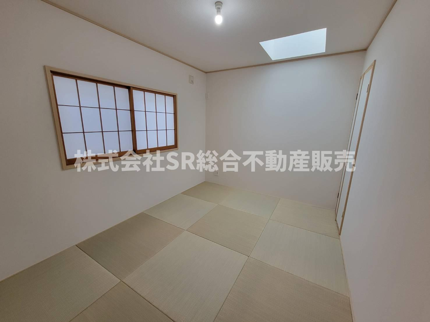 御厨東1丁目中古戸建の和室|天窓もあります♪和室があると落ち着いた雰囲気になりますね！