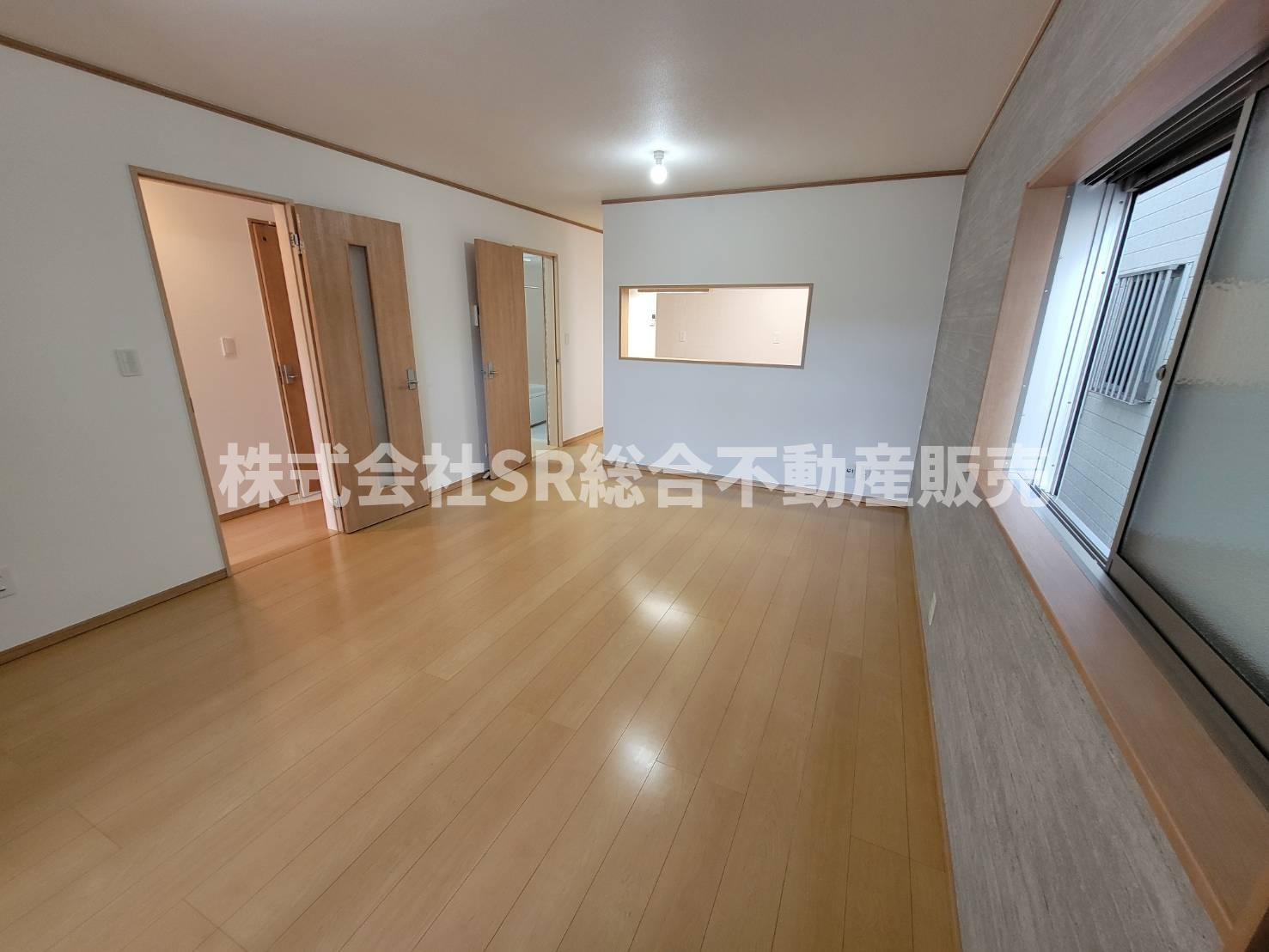 御厨東1丁目中古戸建の居間・リビング|ゆったりとしたリビングです