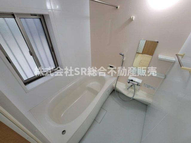 御厨東1丁目中古戸建の浴室|足を伸ばしてゆったりと浸かれます♪