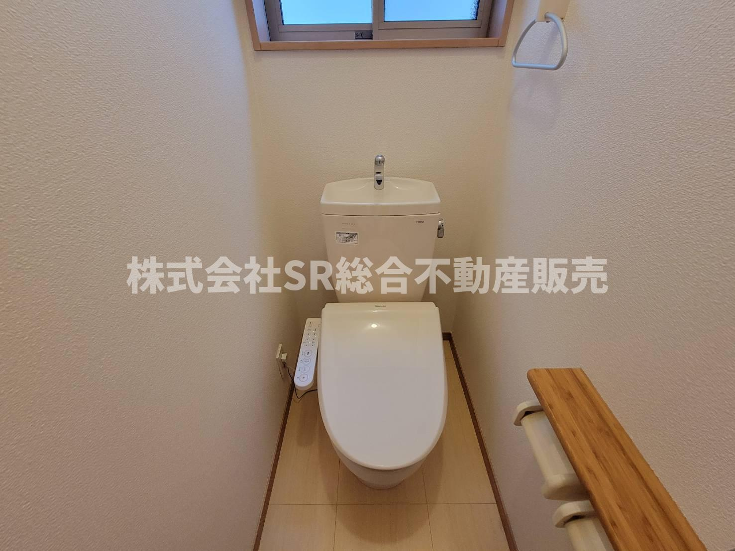 御厨東1丁目中古戸建のトイレ|温水洗浄便座もございます♪