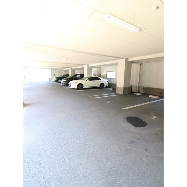 シャルマンコート喜志の駐車場