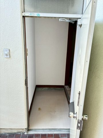 グリーンハイツＢ棟の玄関