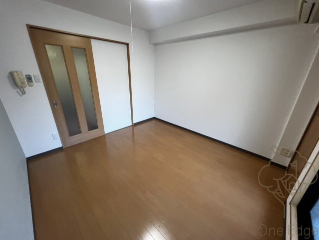 FEEL UMEDAの居間・リビング