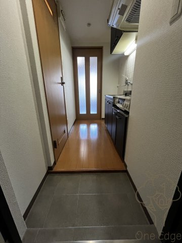 FEEL UMEDAの玄関