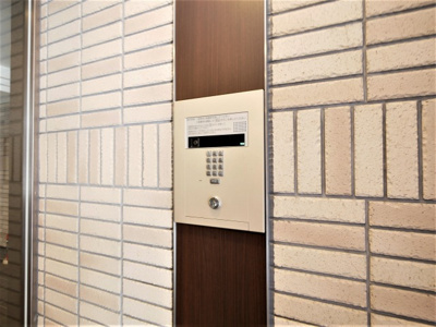 【セキュリティ】 | アークグラン大阪WEST | モニター付きインターホンです