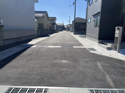 【前面道路含む現地写真】 | 大和高田市西坊城 全5棟 1号棟