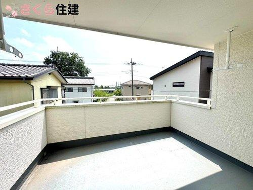 いろどりアイタウン佐野市中町　３号棟のバルコニー|バルコニーは奥行きがあり、洗濯物を「干す」「取り込む」といった作業も格段にしやすくなります◎