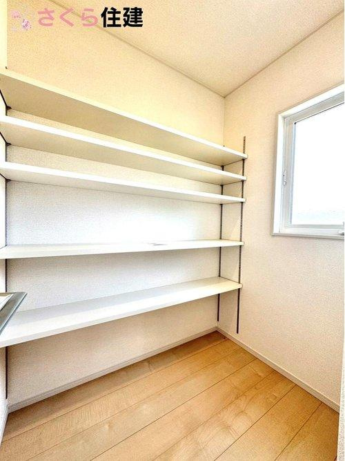 いろどりアイタウン佐野市中町　３号棟の収納|洗面所すぐに収納！！日用品や生活用品等々たっぷり収納できますので、整理整頓もスムーズに！！！