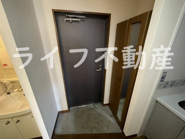 YANOロイヤルガーデンの玄関