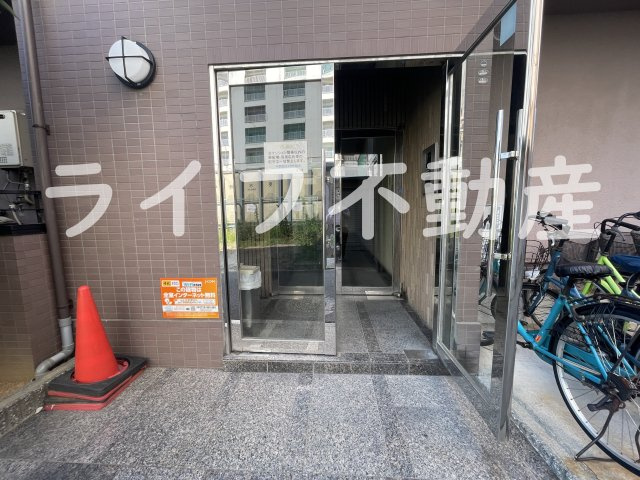YANOロイヤルガーデンのエントランス