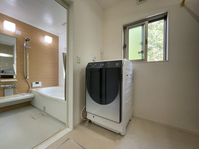 中古戸建・中古住宅　郡山市安積町成田西前坂　オール電化住宅　安積二小・安積二中の独立洗面台