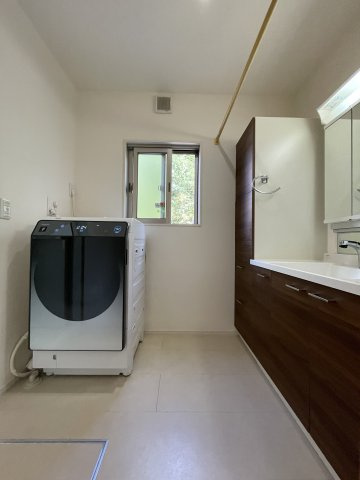 中古戸建・中古住宅　郡山市安積町成田西前坂　オール電化住宅　安積二小・安積二中の独立洗面台