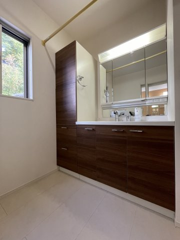 中古戸建・中古住宅　郡山市安積町成田西前坂　オール電化住宅　安積二小・安積二中の独立洗面台