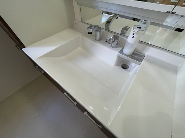 中古戸建・中古住宅　郡山市安積町成田西前坂　オール電化住宅　安積二小・安積二中の独立洗面台