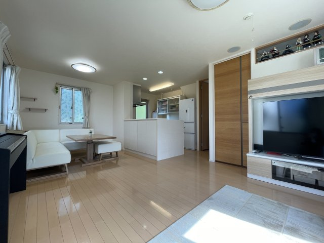 中古戸建・中古住宅　郡山市安積町成田西前坂　オール電化住宅　安積二小・安積二中の居間・リビング