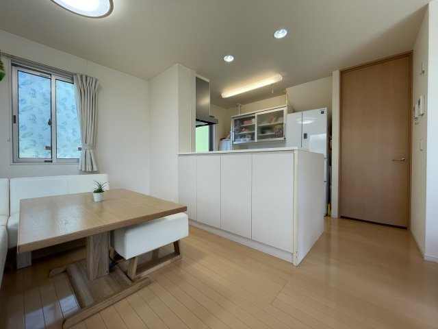 中古戸建・中古住宅　郡山市安積町成田西前坂　オール電化住宅　安積二小・安積二中の居間・リビング