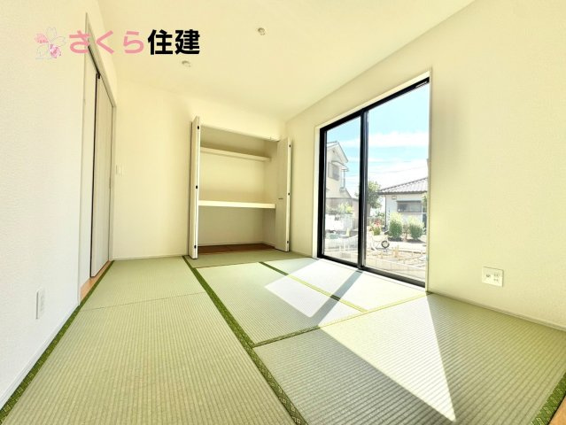 いろどりアイタウン佐野市栃本町　1号棟の和室|扱いやすくデザイン性の高い畳の和室はお昼寝スペースにしたり、お孫さんが泊まりに来たら客間にもります
