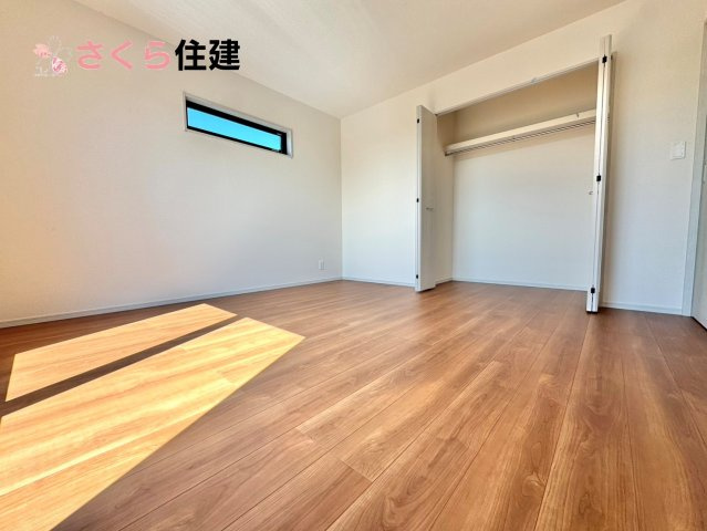 いろどりアイタウン佐野市栃本町　1号棟の洋室|各部屋に収納あります！荷物が多い子育て世代や、趣味道具の多い方にもうれしいですね。

