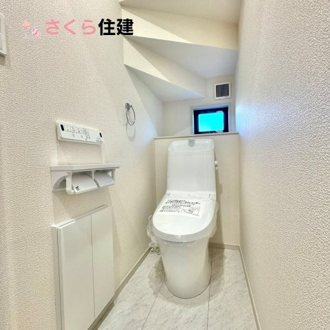 いろどりアイタウン佐野市栃本町　1号棟のトイレ|トイレは各階完備。夜、トイレに起きても、2階の寝室から1階のトイレに降りる必要はありません。