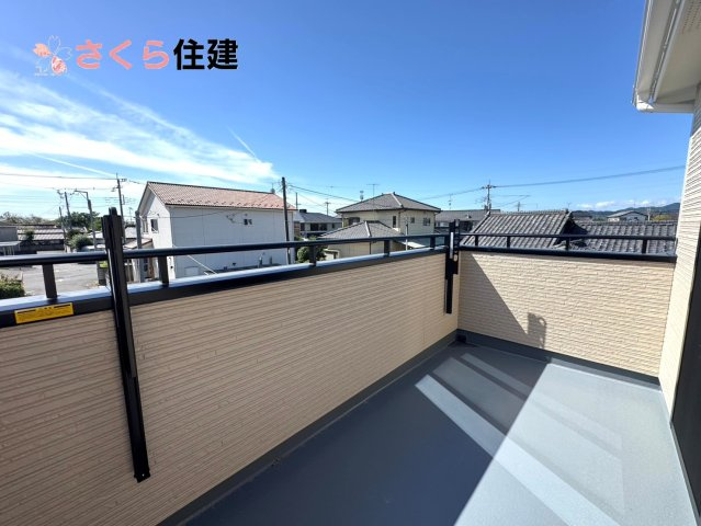 いろどりアイタウン佐野市栃本町　1号棟のバルコニー|家族全員分の布団もゆったり並べられる広々バルコニー！

