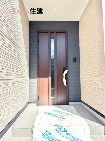 いろどりアイタウン佐野市栃本町　1号棟の玄関|夜間でも来訪者の顔を認識できるLEDライトを装備！ＴＶモニター付きインターフォンで安心のセキュリティ