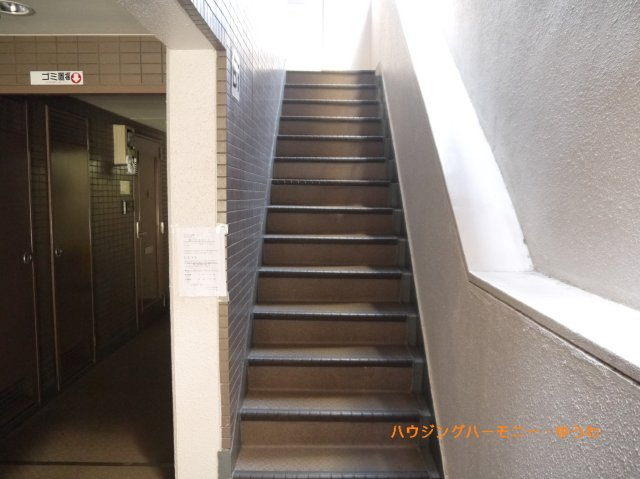 【その他共用部分】 | スカイコート成増 | 当該マンションには、エレベーターがありません。上階へは、階段利用となります。