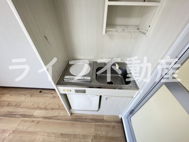 ライラック小阪のキッチン|コンパクトなキッチンで掃除もラクラク