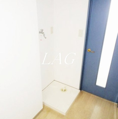 【設備】 | クリスタル・ハイツ青井 | 室内洗濯機置場です。