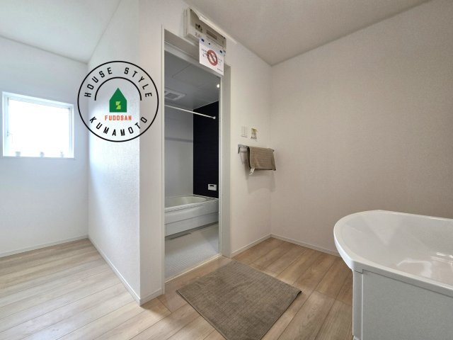 熊本市北区梶尾町第9-3棟（1号棟）の内観：施工例|脱衣所、洗面所は小さなプライベートスペース。歯磨き、洗顔と毎日施す個人空間。