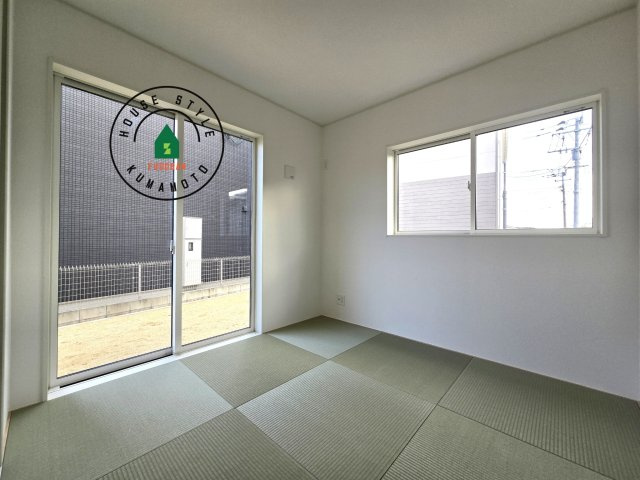 熊本市北区梶尾町第9-3棟（2号棟）の内観：施工例|和室を上手に活用すると暮らし方の幅が広がります。例えば普段は開け放して、子供の小さいうちはお昼寝や遊びのスペースに。畳はソフトなので転んでもケガをしにくく安心です